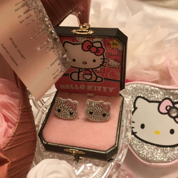 COPY - ADORABLE brand new peep toes with hello kitty crystals and matching eari… - Picture 4 of 7